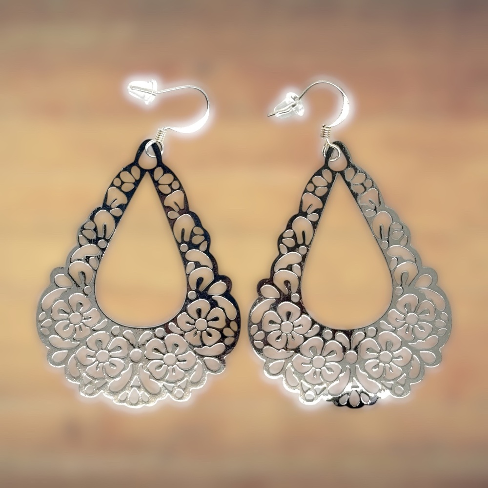 New Indio Jewelry Silver Metal Teardrop Earrings #2145